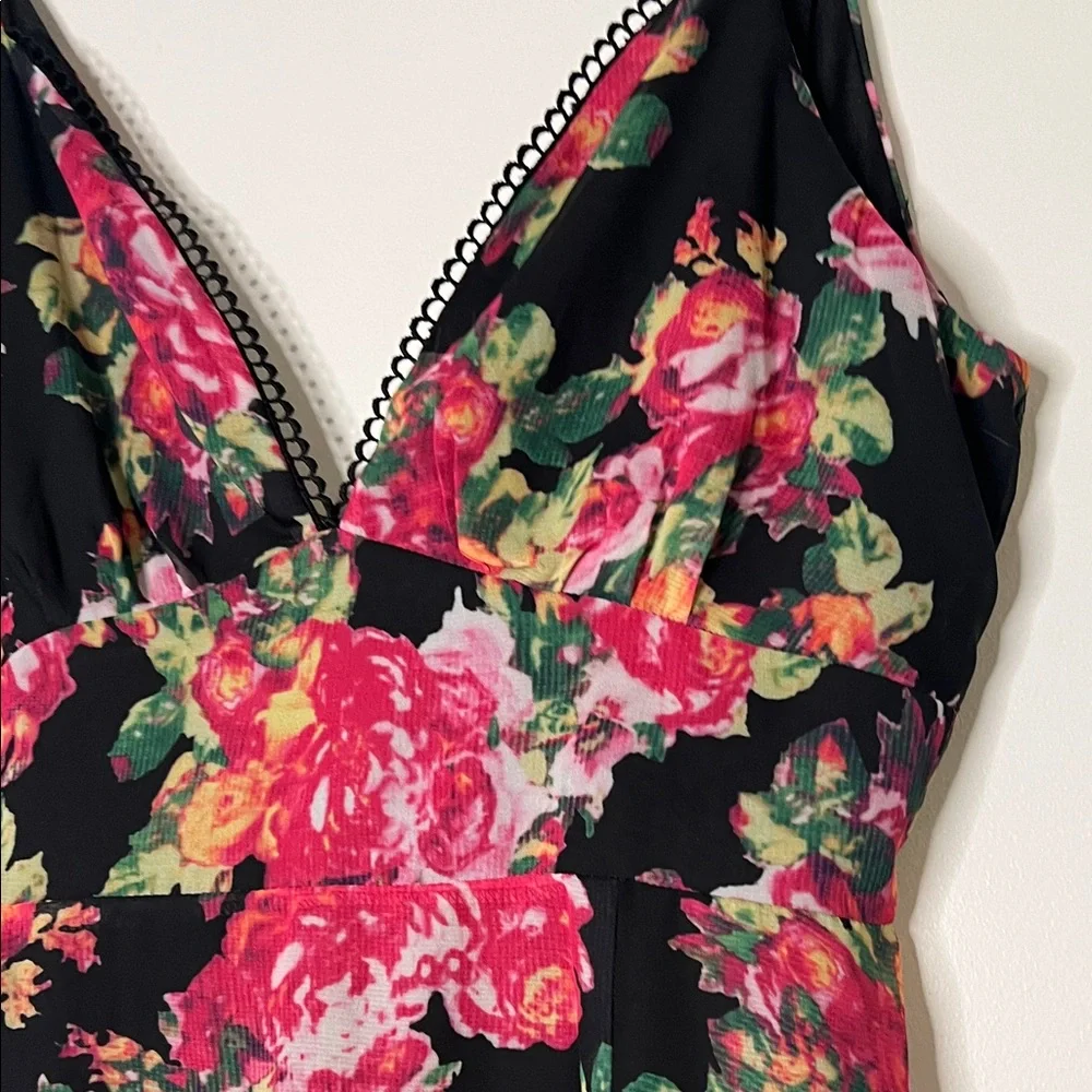Floral V-Neck Ruffle Dress midi dress with fitted waistline and bustier red pink - Picture 5 of 7